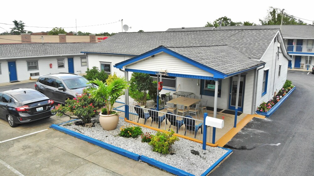 Travelers Inn And Suites - photo 13