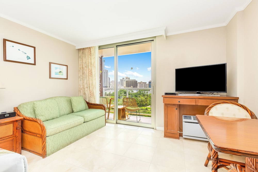 Luana Waikiki Hotel & Suites - photo 30