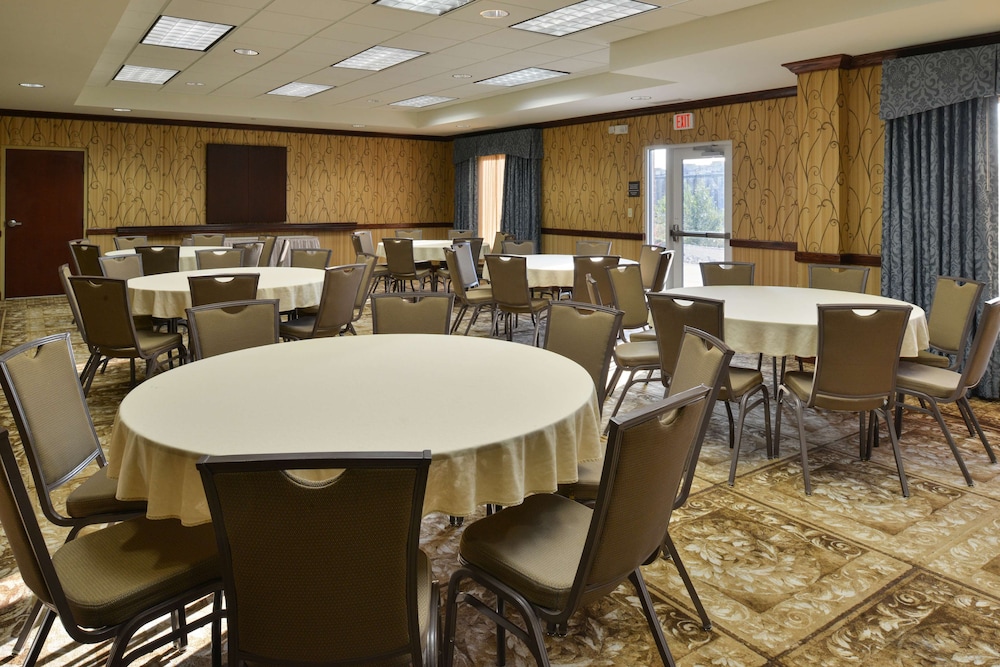 Hampton Inn & Suites Salisbury Fruitland - photo 38