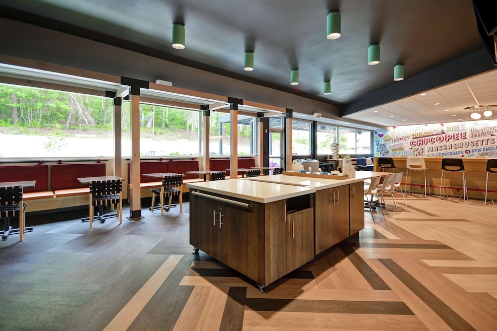 Tru by Hilton Chicopee Springfield - photo 3