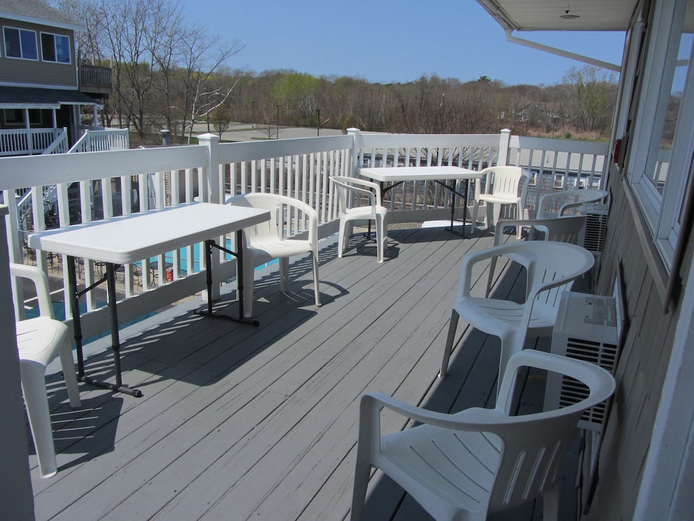 Green Dolphin Motel - photo 35