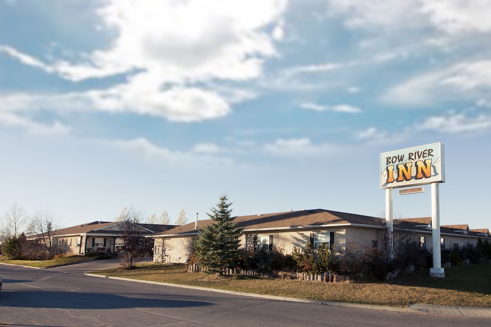 Bow River Inn - carbon neutral hotel in Cochrane