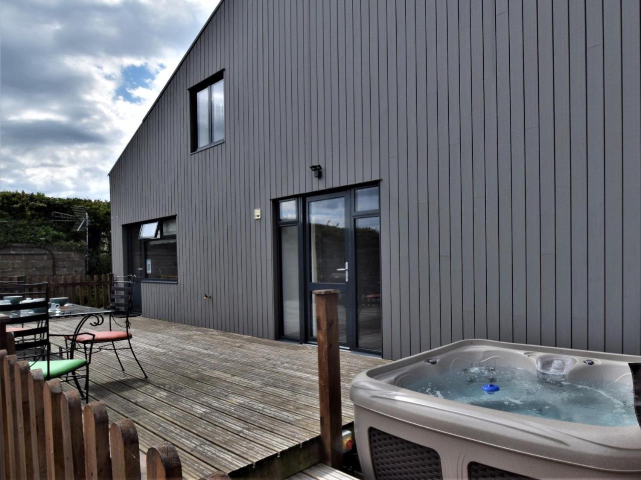 3 Bed in Milton Abbas 49993 in Blandford Forum, United Kingdom