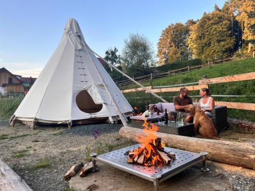 Tipi Glamping am Gut Kunterbunt — hotel in Kaindorf