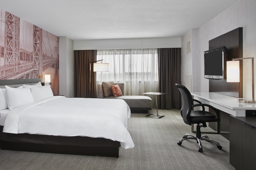 Teaneck Marriott at Glenpointe - photo 6