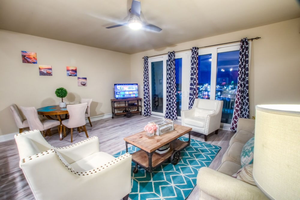 Laketown Wharf Resort by Aneliya's Rentals - photo 372