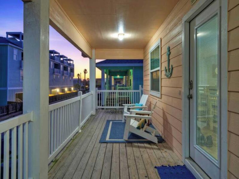 Salty Peach by Avantstay Private Pool New Decor - photo 22