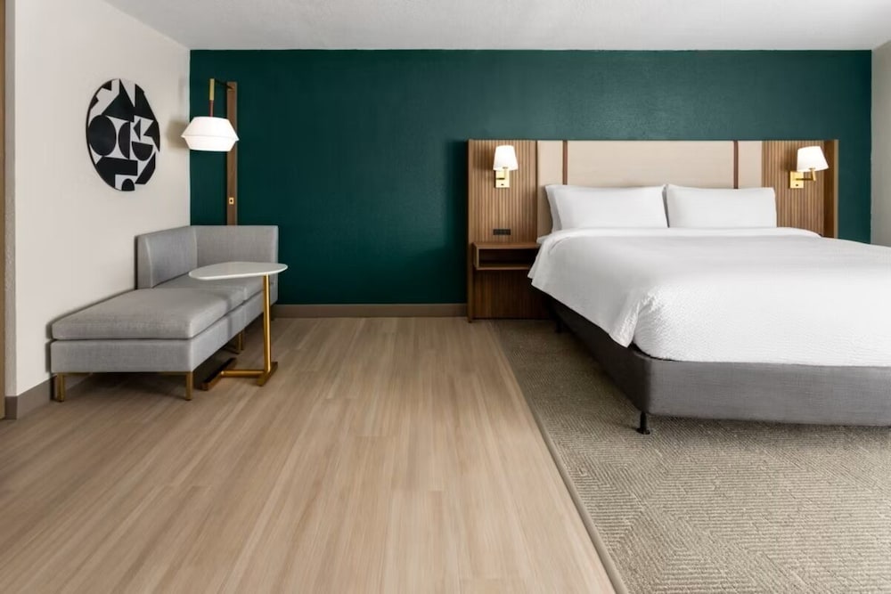 Holiday Inn & Suites Columbia NE Ft Jackson Area by IHG - photo 14