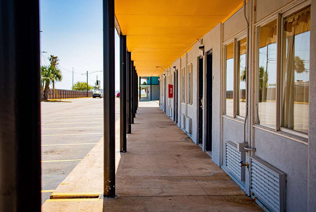 Super 8 by Wyndham Biloxi - photo 44