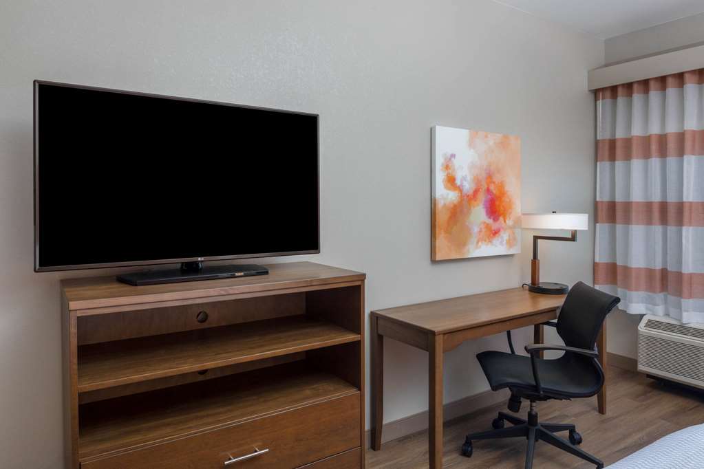 La Quinta Inn & Suites by Wyndham Perry - photo 13