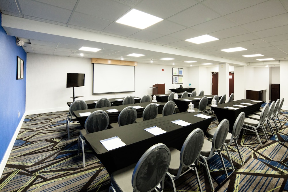 Holiday Inn Express & Suites Nashville Brentwood I 65 by IHG - photo 52