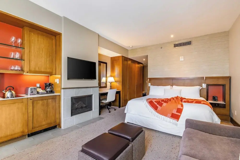 Beaver Creek Solace by AvantStay Studio w Resort Pool Hot Tub Premier Avon Location - photo 13