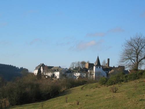 Burghaus & Villa Kronenburg