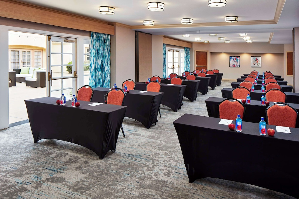 Hilton Garden Inn Valencia Six Flags - photo 23