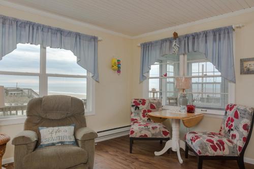 The Beach Fact Oar by Oak Island Accommodations - photo 6