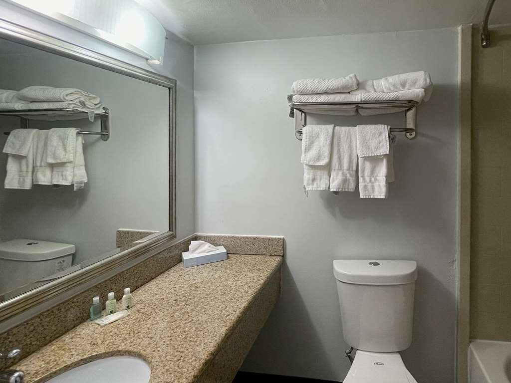 Suburban Studios East Syracuse Carrier Circle - photo 12
