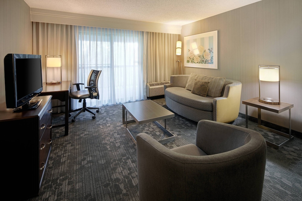 Courtyard by Marriott Grand Rapids Airport - photo 15