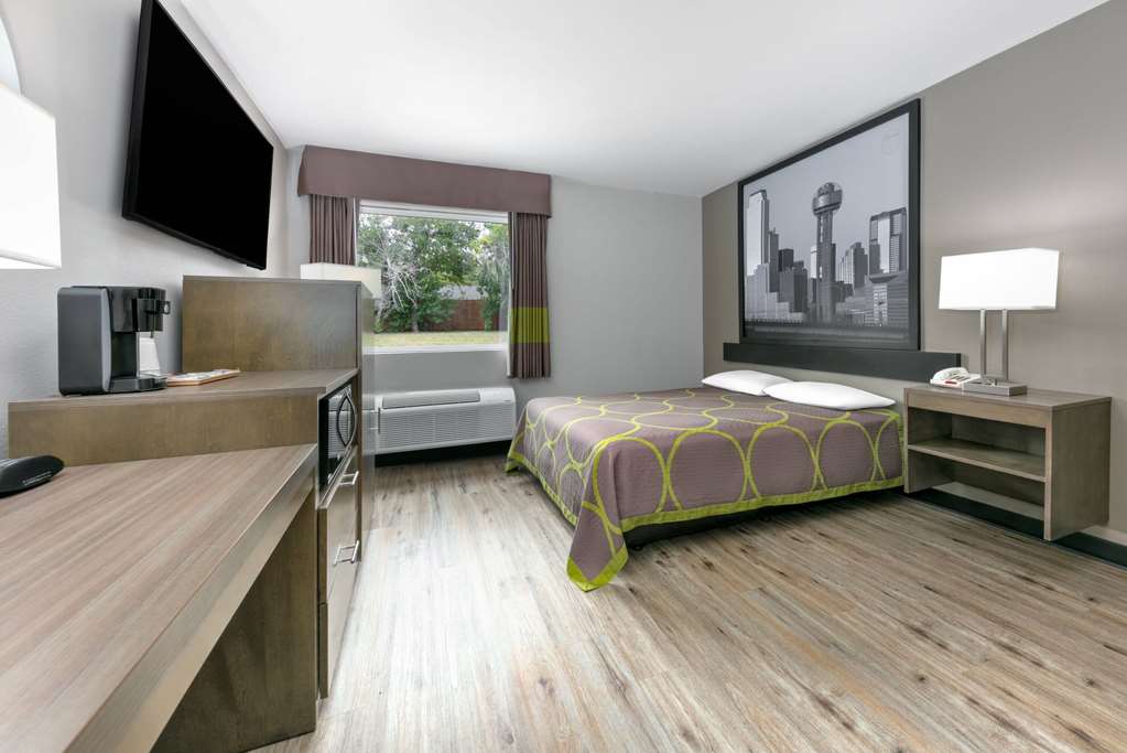 Super 8 by Wyndham Waxahachie TX in Waxahachie, United States