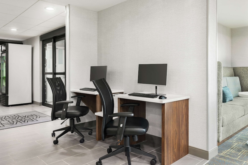 Hampton Inn Milwaukee Brookfield - photo 40