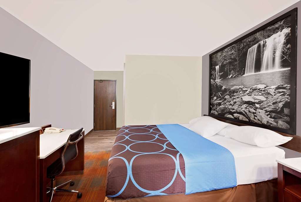 Super 8 by Wyndham Fayetteville - photo 12