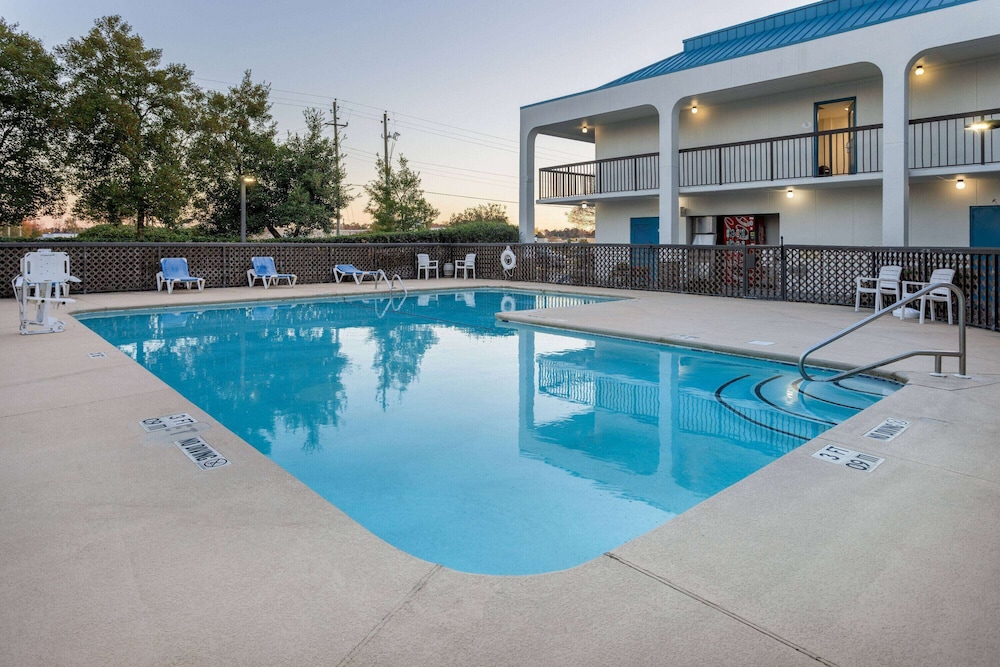 Studio 6 Suites Jacksonville NC - photo 20