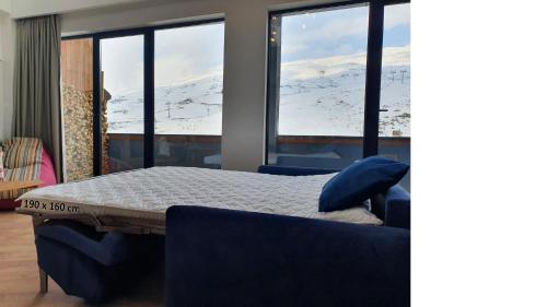 George Snow Apartments in New Gudauri fireplace 50m to Gondola lift