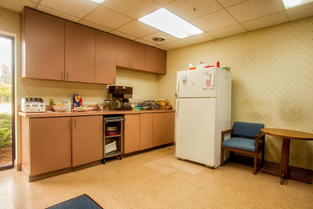 Lafayette Inn - photo 24
