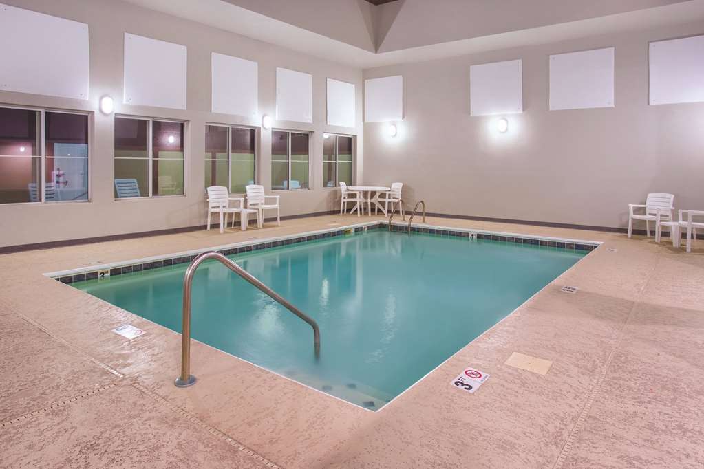La Quinta Inn & Suites by Wyndham O'Fallon IL St. Louis - photo 7