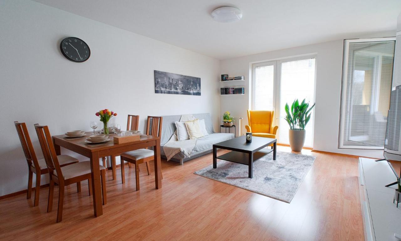 Apartmán u METRA 4 hosté parking free blízko O2 arena — 4-Star Luxury Hotel in Prague, Czech Republic