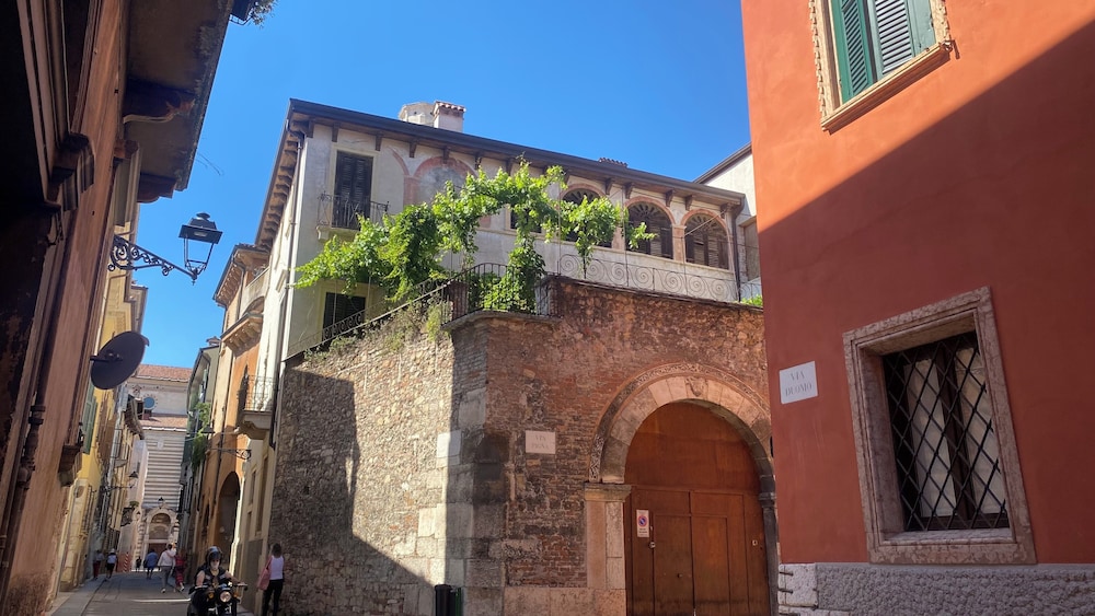 Residenza Montalti — 4-Star Luxury Hotel in Verona, Italy