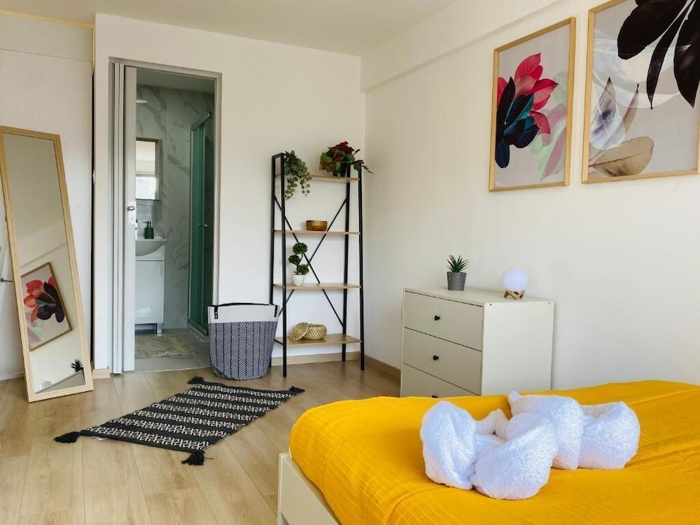 Pink Flamingo 1 Br Apartment in Larnaca