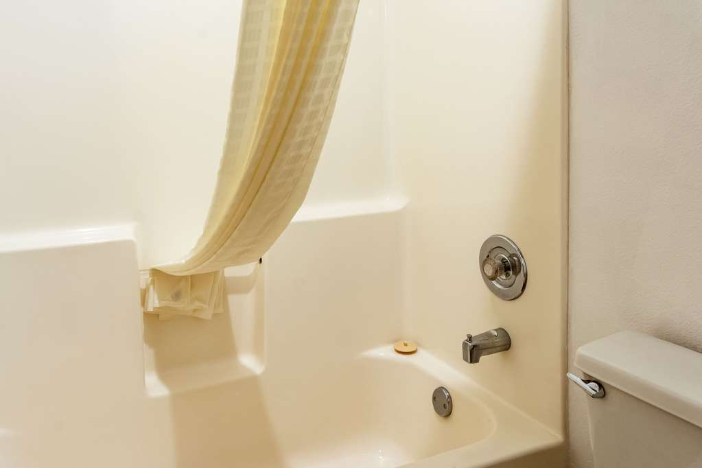 Econo Lodge Inn & Suites Madras - photo 27