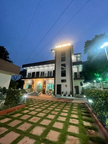 Best Hotel in Nainital Hotel Bayleaf Inn in Naini Tal, India