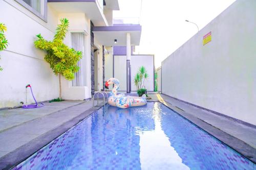 Villa Azzalia Syariah Private Pool and Karaoke — 4-Star Luxury Hotel in Malang, Indonesia