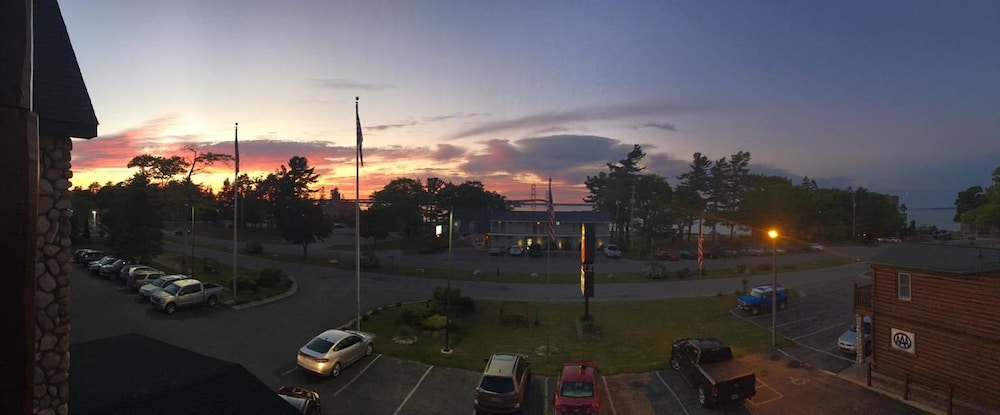 Super 8 by Wyndham Bridgeview of Mackinaw City - photo 56