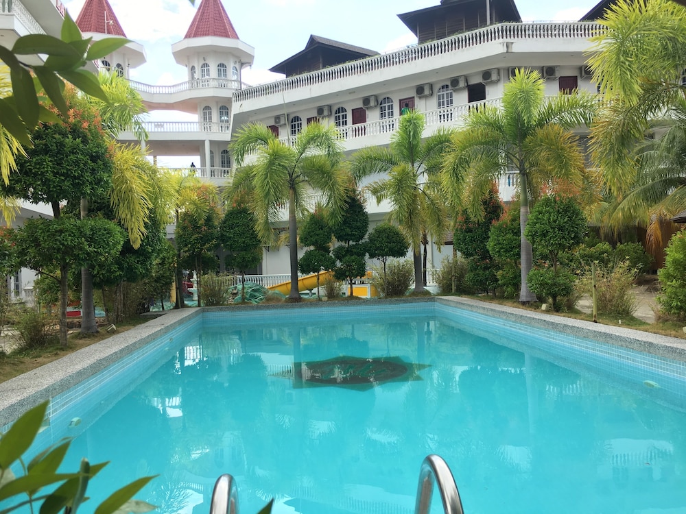 Landcons Hotel — Kuah — photo 2