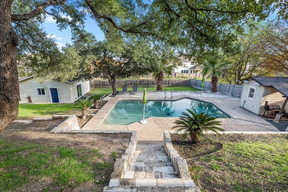 Spacious Retreat W Private Pool & Plenty of Space — 4-Star Luxury Hotel in Austin, United States