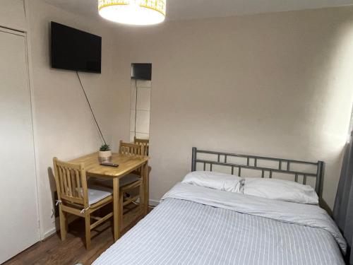 Comfortable double room - carbon neutral hotel in London