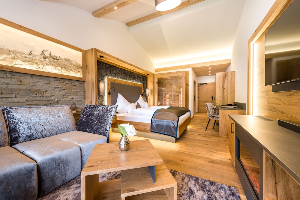 Wohlfühlhotel Berg Heil — 4-Star Luxury Hotel in Holzgau, Austria