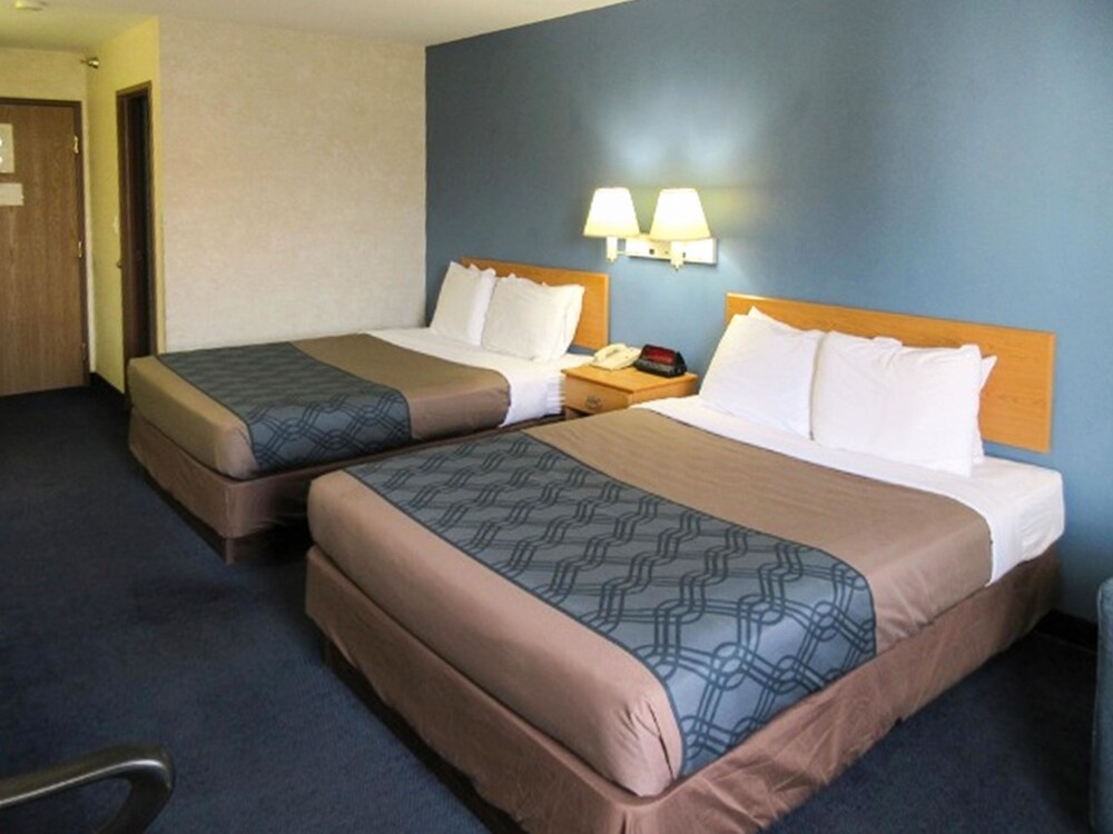 OYO Hotel Osage Beach by Lake of the Ozarks pet-friendly hotel Osage Beach