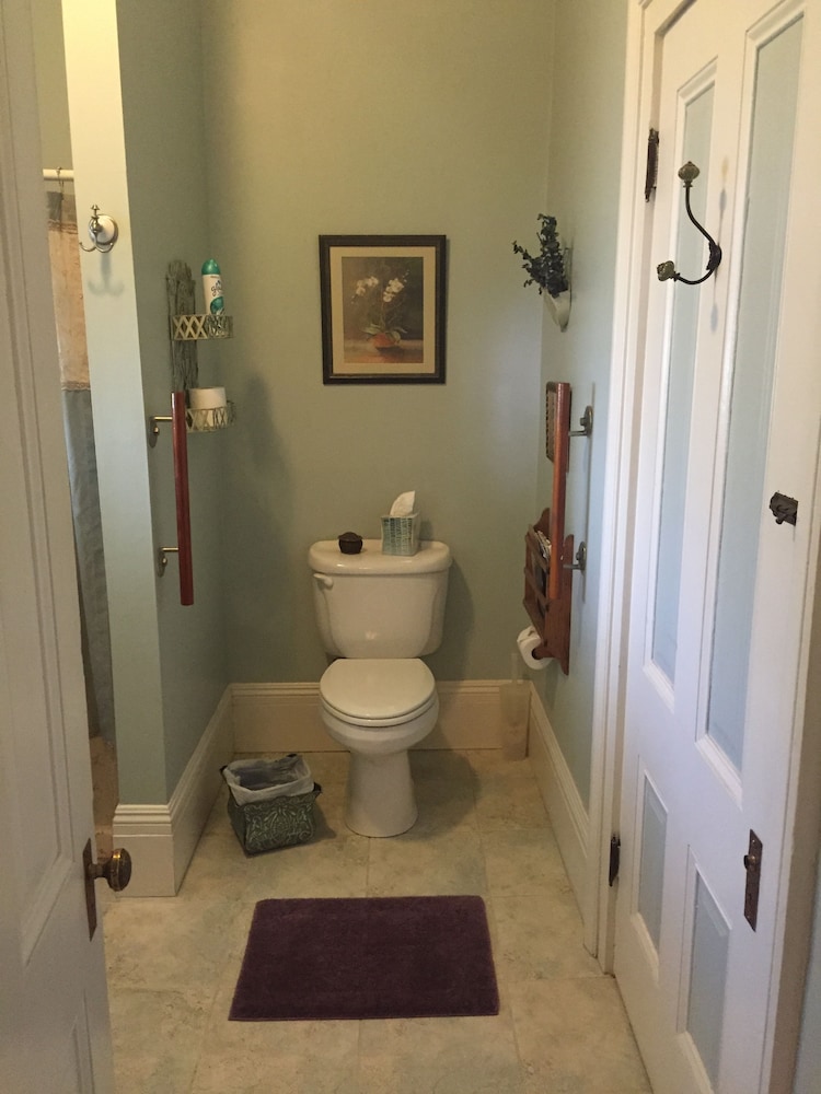 Weaverville Whitmore Inn - photo 31