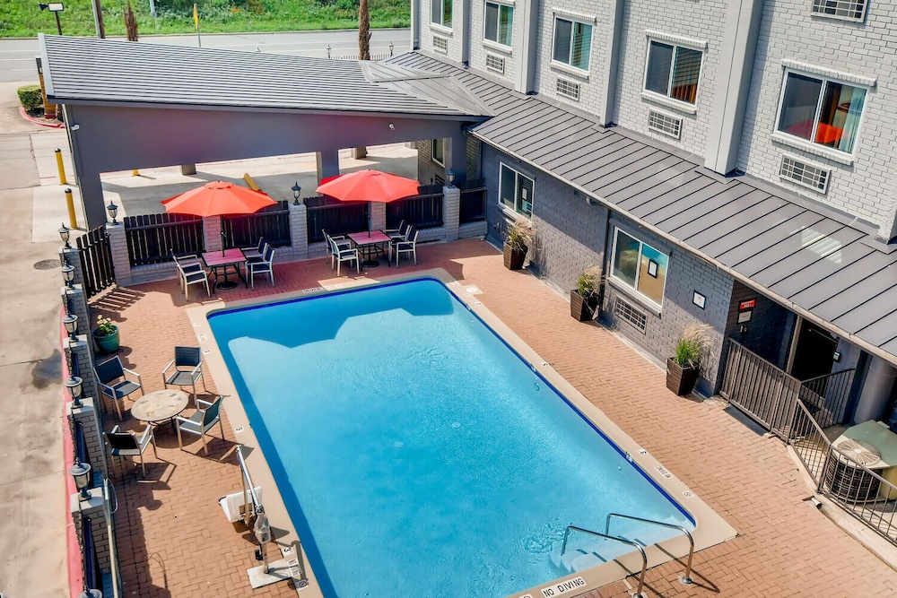 Orangewood Inn & Suites Midtown - photo 61