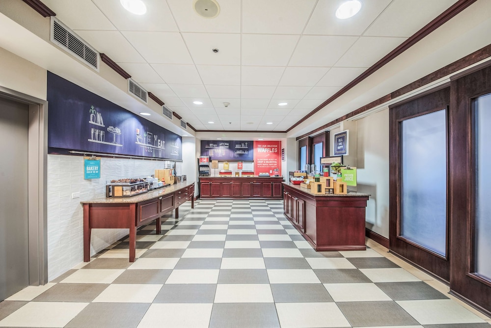 Hampton Inn Greenfield - photo 49