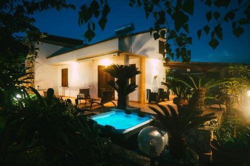 Villathomas in Campofelice Di Roccella, Italy