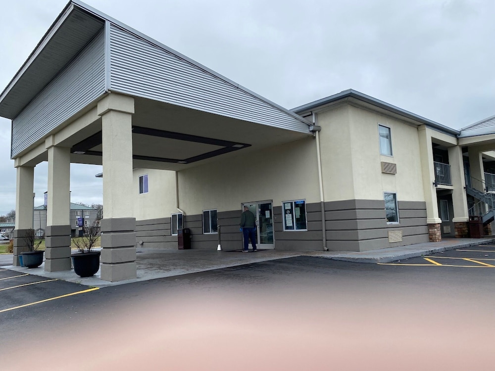 Lotus Inn and Suites - photo 11