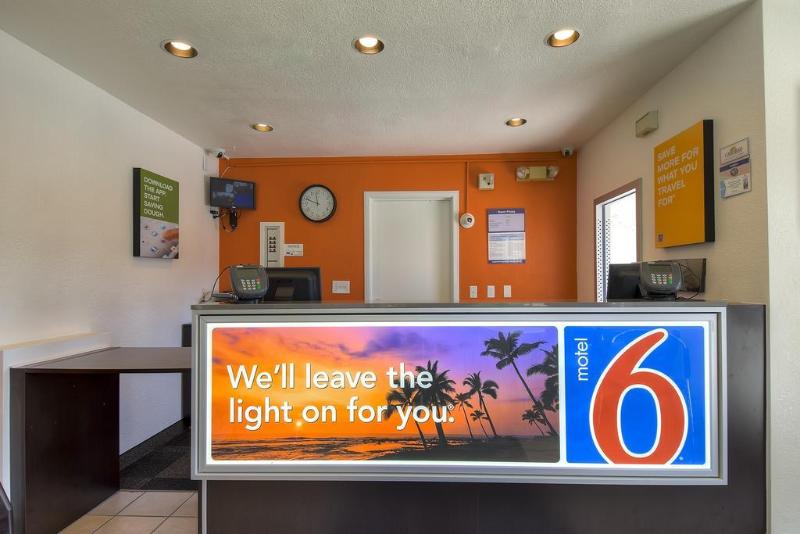 Motel 6 Carlsbad Downtown - photo 19