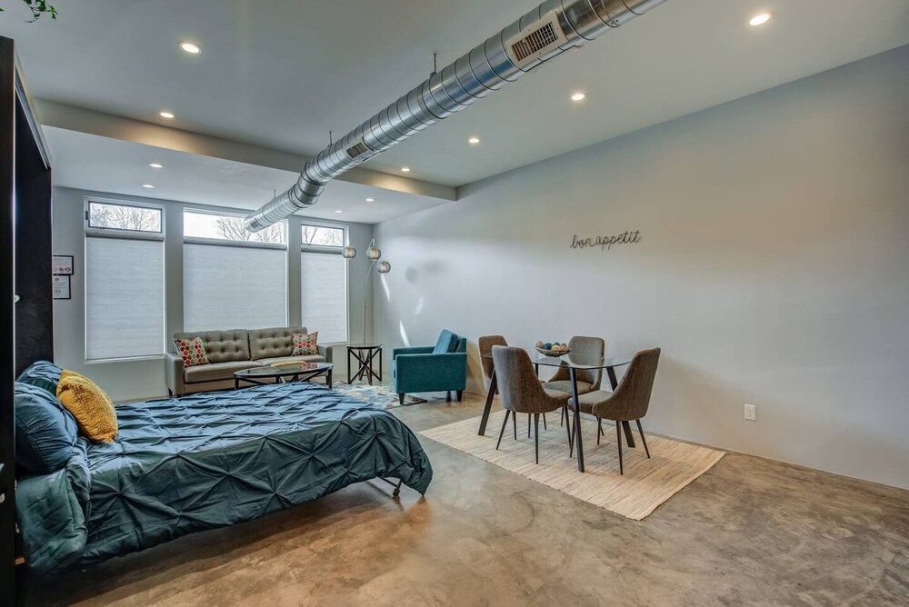 1BD Studio Downtown Close to Hiking W ac - photo 4