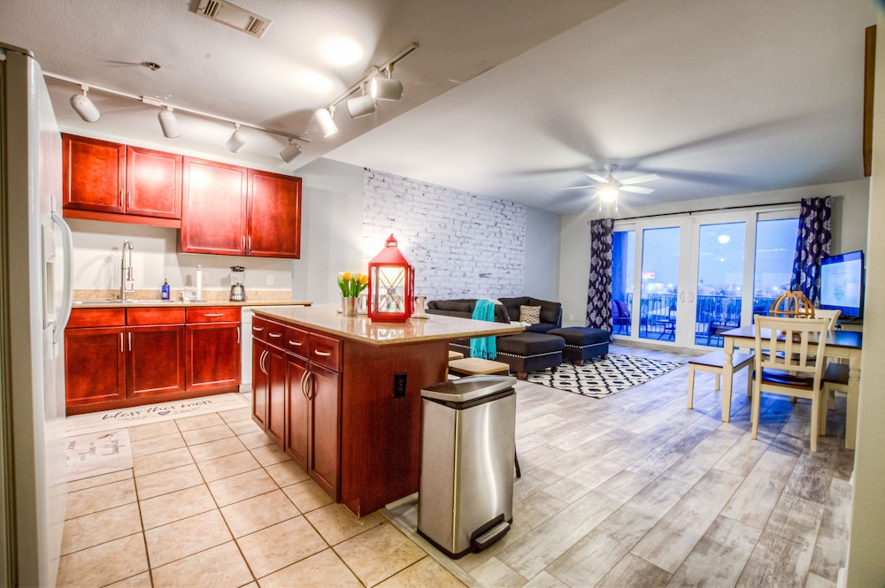 Laketown Wharf Resort by Aneliya's Rentals - photo 398