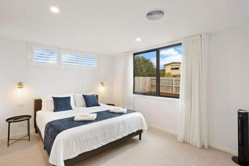 Upscale Family Retreat Just 5 Min Walk to Beach — Cape Woolamai — photo 5
