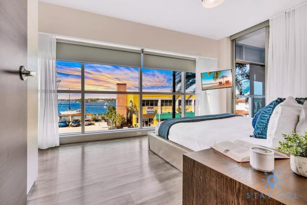 Apartment with Bay View Balcony Pool Up To 6 Gym — 4-Star Luxury Hotel in Hollywood, United States
